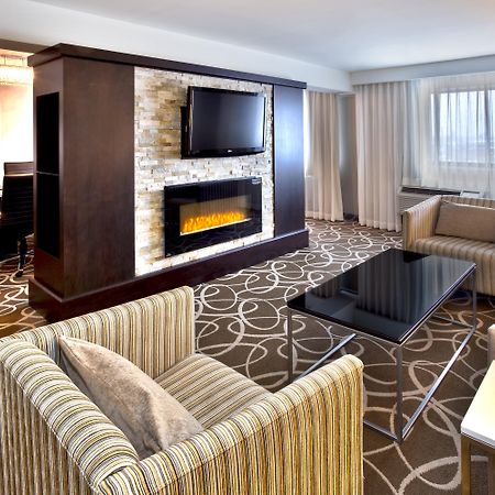 Crowne Plaza Kitchener-Waterloo By Ihg Hotel Exterior foto