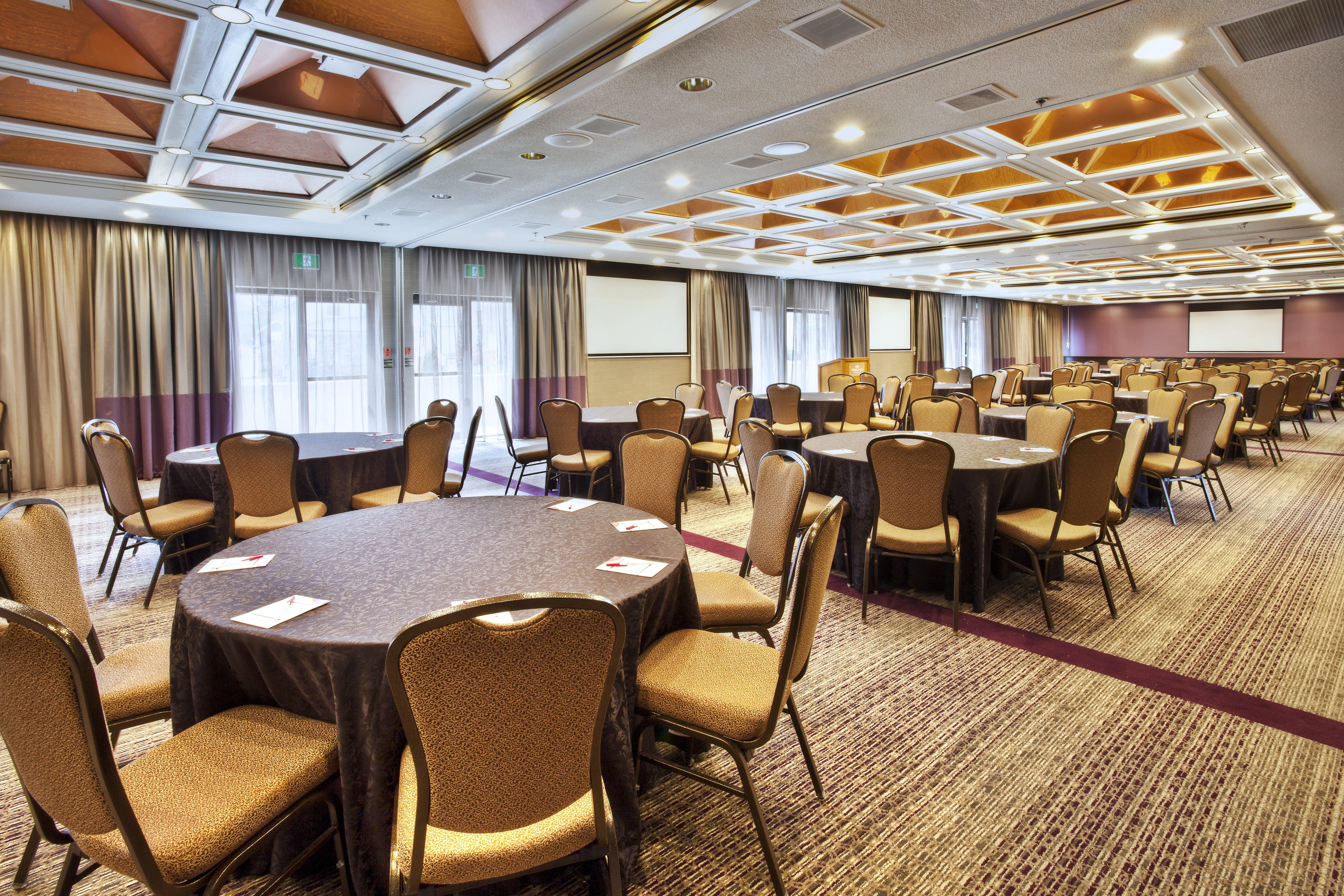 Crowne Plaza Kitchener-Waterloo By Ihg Hotel Exterior foto