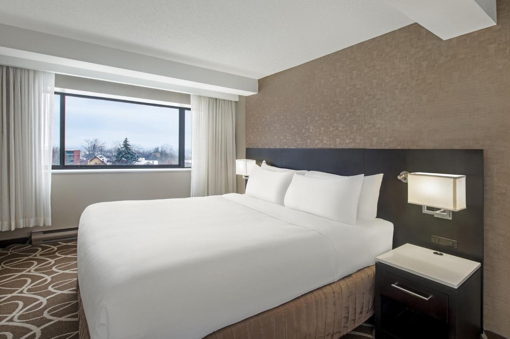 Crowne Plaza Kitchener-Waterloo By Ihg Hotel Exterior foto